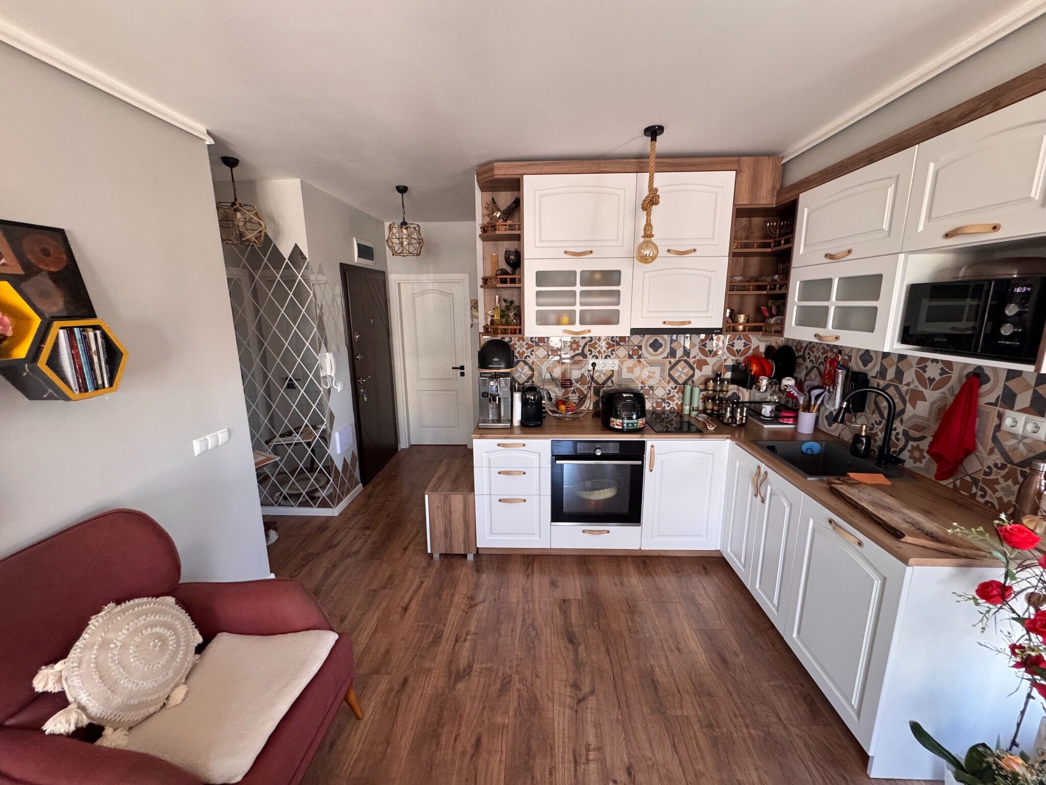 Sunny Hill equipped kitchen