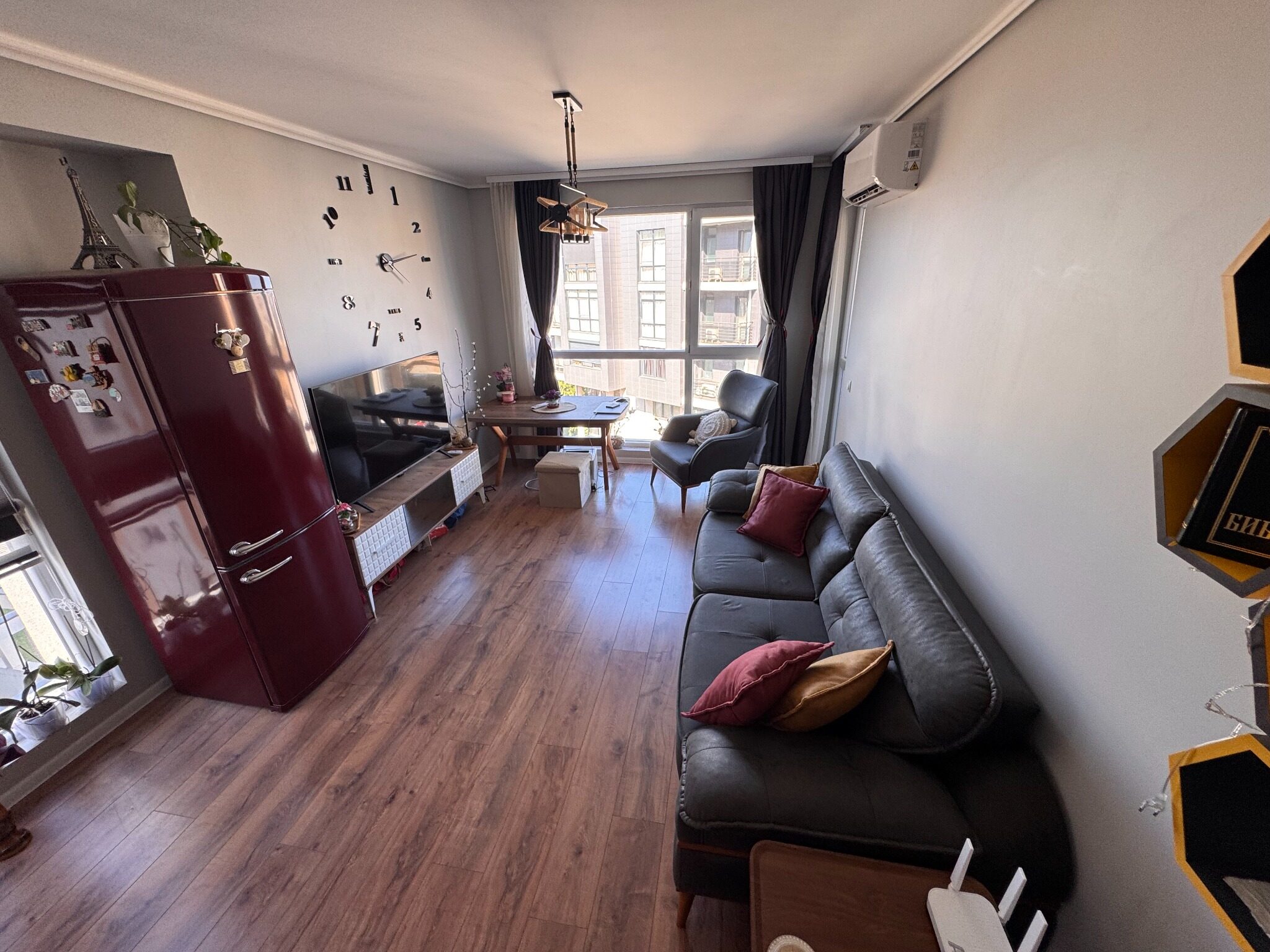 Sunny Hill living room